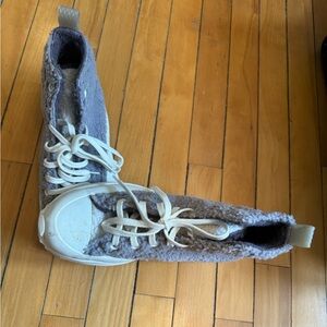 Fluffy converse never worn